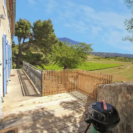 Apartment In Villeseque With Pool And Garden, Cleaning Included
