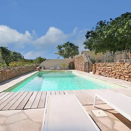 Apartment In Villeseque With Pool And Garden, Cleaning Included