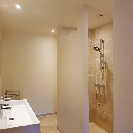 Apartment In Villeseque With Pool And Garden, Cleaning Included דירה