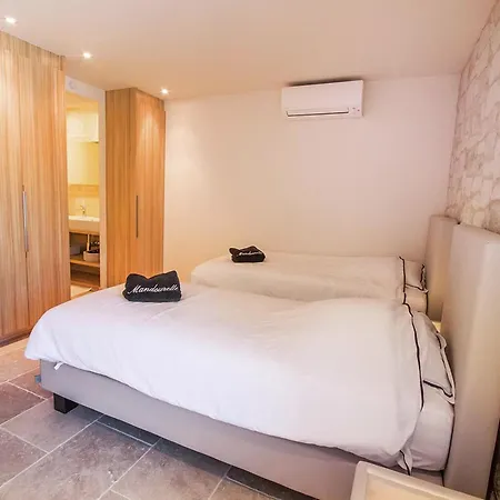 Apartment In Villeseque With Pool And Garden, Cleaning Included *